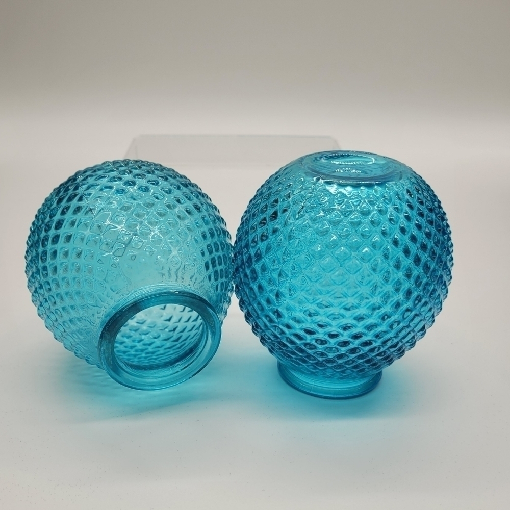 Vintage Small Aqua Blue Transparent Diamond Cut Round Bottle Vase​​​ - Picture 4 of 4